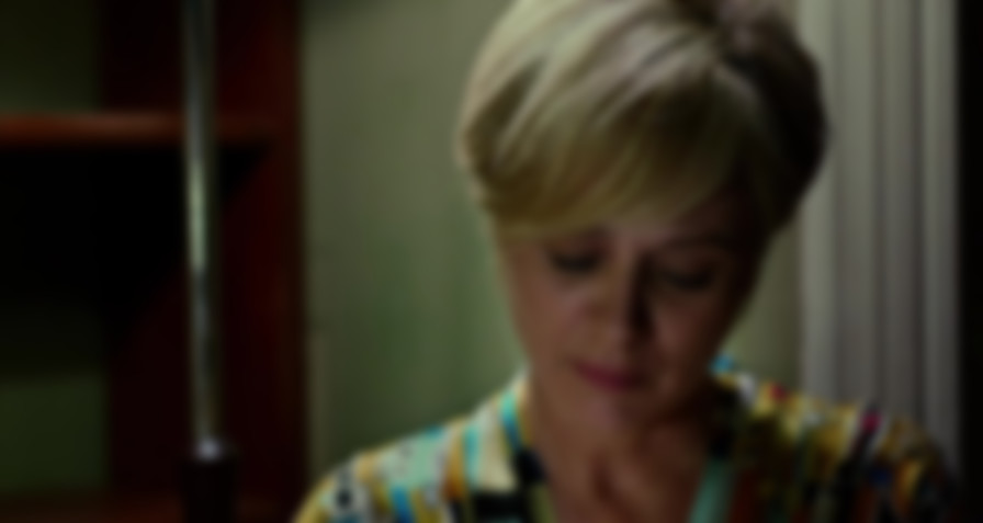 Julieta backdrop